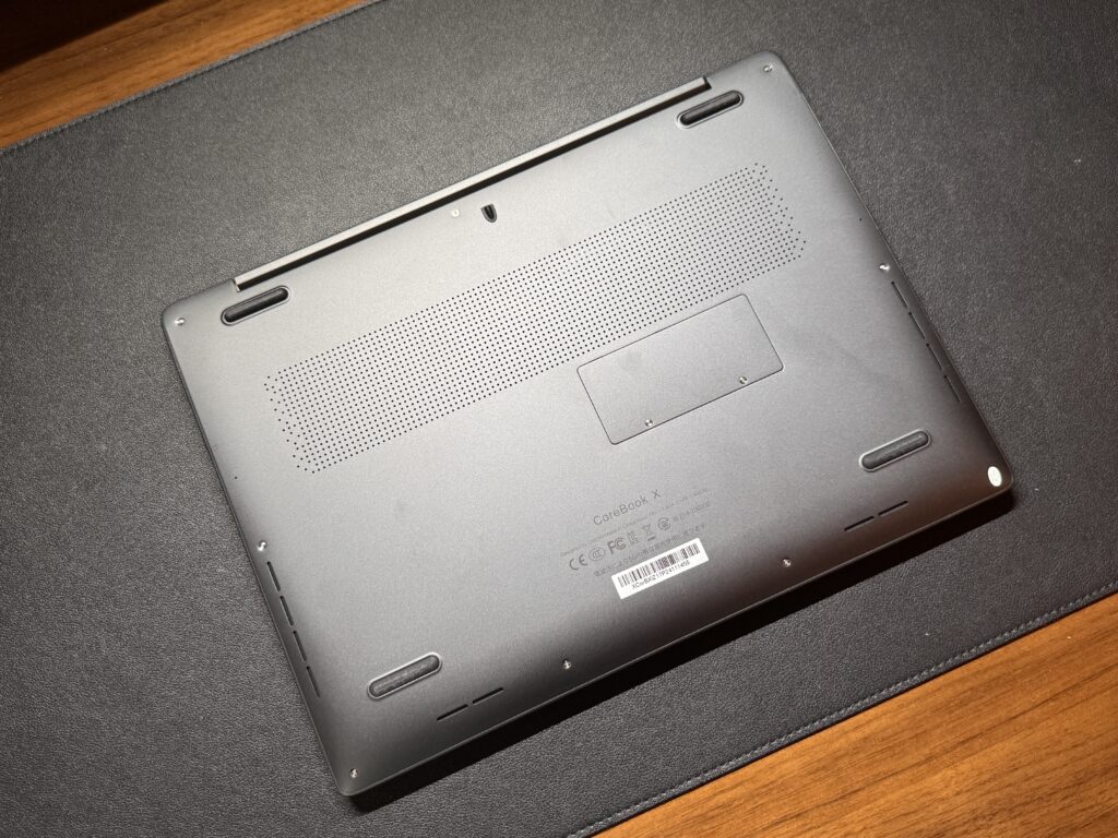 Recensione Chuwi CoreBook X - migliore notebook - dettaglio scocca interna con bocchette di aerazione
