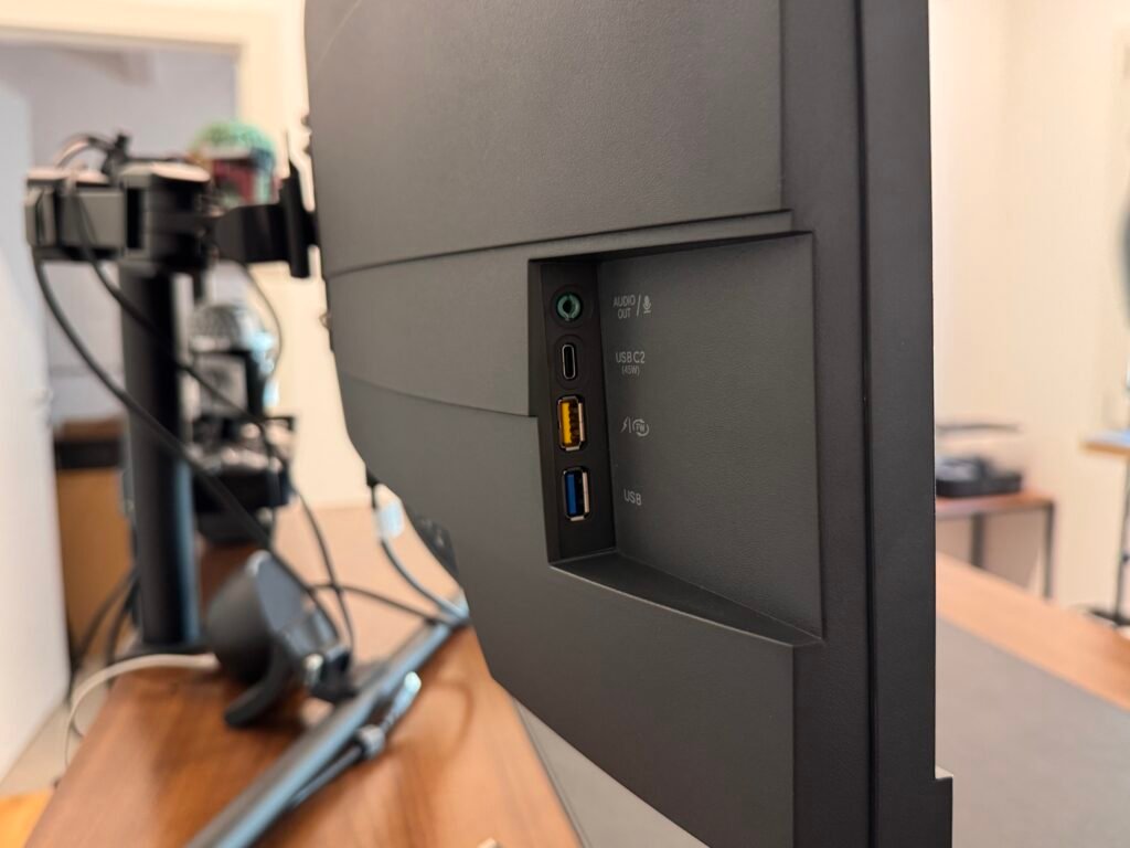 monitor philips 34B2U6603CH porte lato