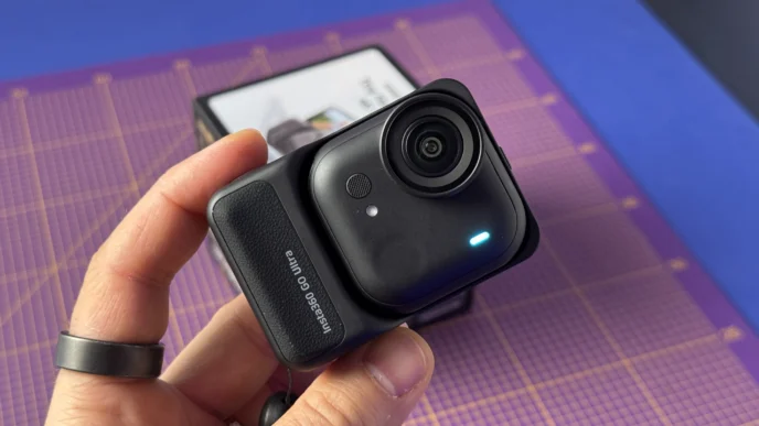 Insta360 GO Ultra - design e costruzione