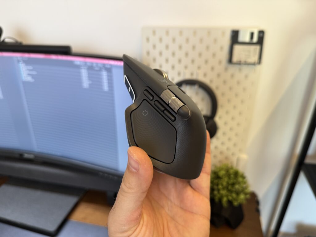 Logitech MX Master 4 tasti laterali ed action ring