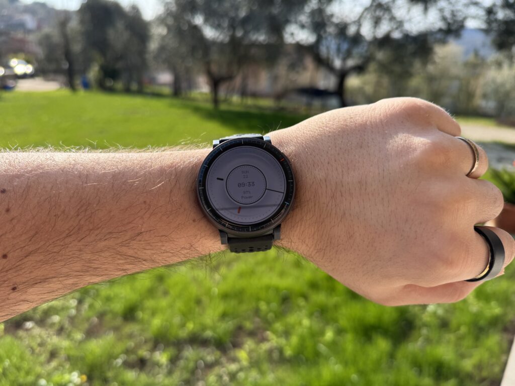 Amazfit Active Max leggibilità sotto la luce del sole