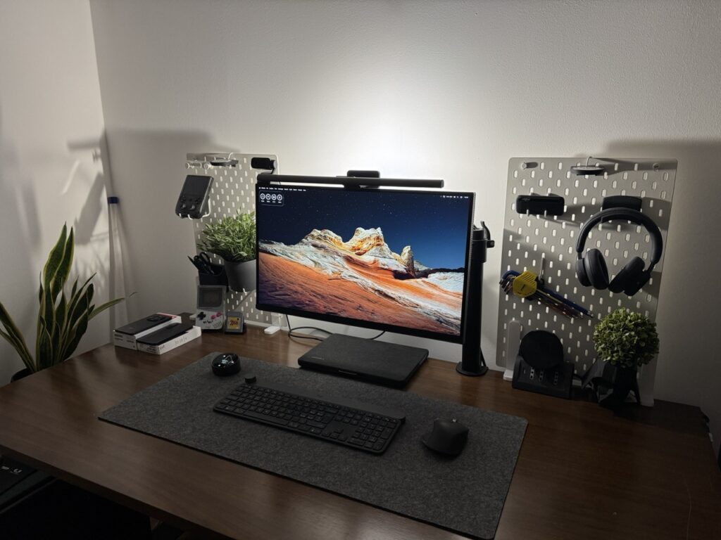 BenQ ScreenBar Halo 2 luce posteriore accesa
